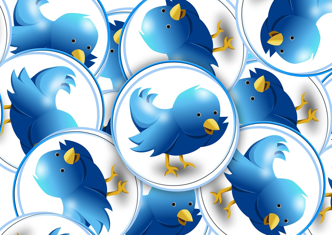 12 Inspiring Leaders to Follow on Twitter